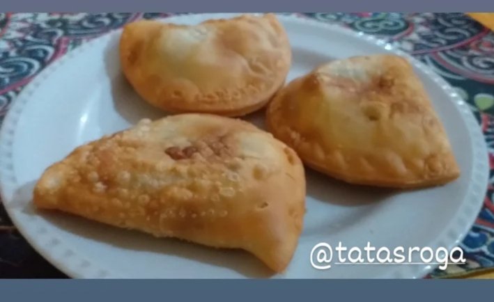 golazotropical1's tweet photo. #sabrosas #empanadas 
#pollo #carne #jamonyqueso 

#comacomoencasa 
#TatasRóga 
Eusebio Ayala y Rca. Argentina 
Cel. 0984.243.722 https://t.co/tDq6U8idHx