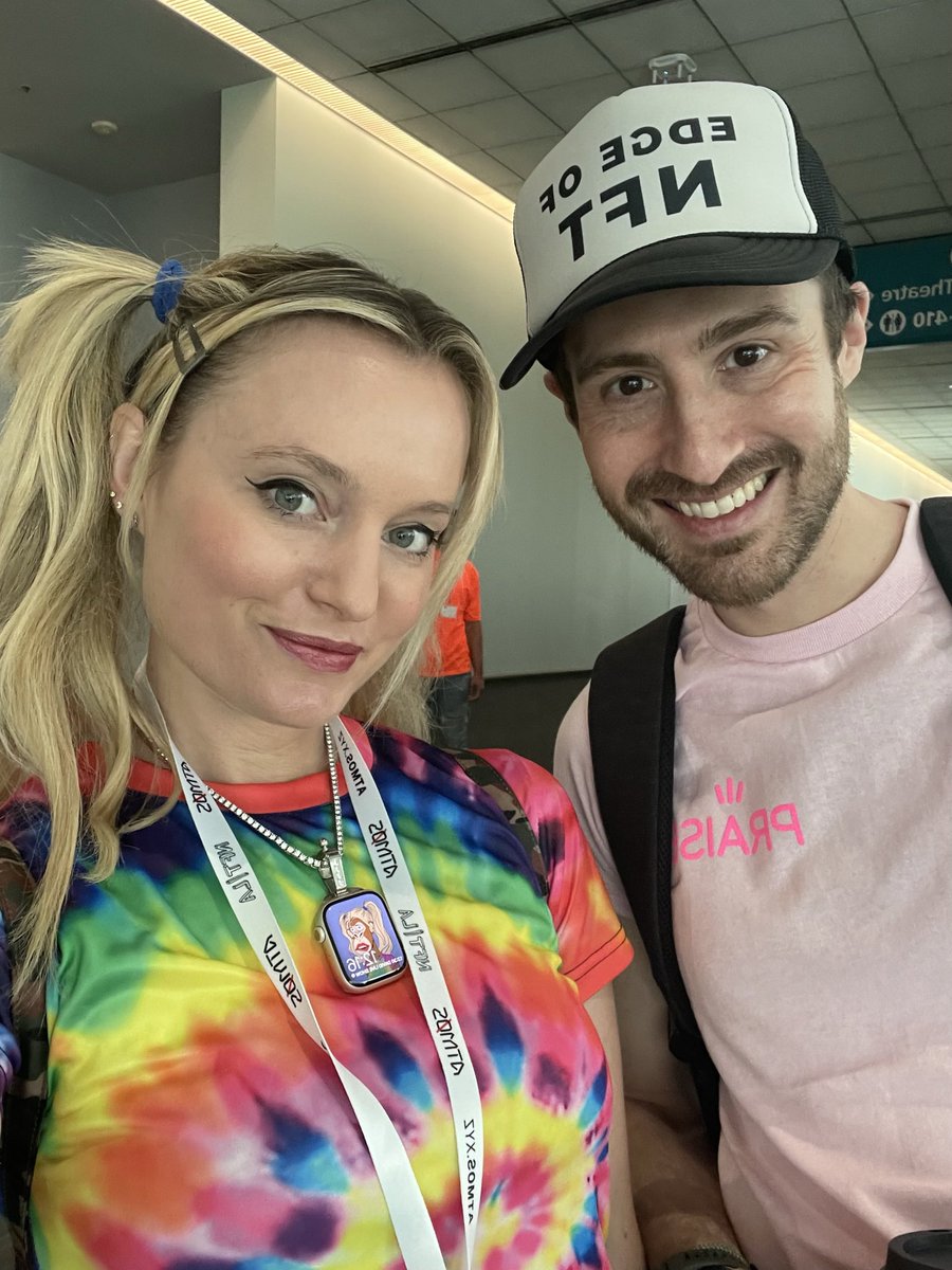 Loved meeting Eathan Janney from my favorite NFT podcast @EdgeofNFT at #NFTLA2022 🪐 you gotta go give the episode with <a href="/matteocsantoro/">matteo santoro</a> a listen!
