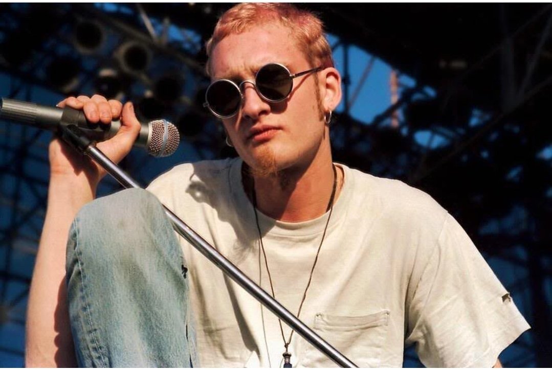 20 years without the legendary Alice In Chains vocalist Layne Staley. He tragically left us back in April 5, 2002 at the age of 34.