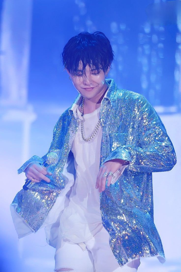 kb_bae_'s tweet photo. Les presento a el hombre que nació para ser artista, él que cambió el estándar y paradigma en el estilo kpop seo taiji, para hacerlo lo que es hoy, antes de bts y blackpink estaba #GDragon y su grupo #BIGBANG , el Rey midas del kpop, llamadao "Mozart actual" por el Ceo de bighit https://t.co/ihJ0VjneL7