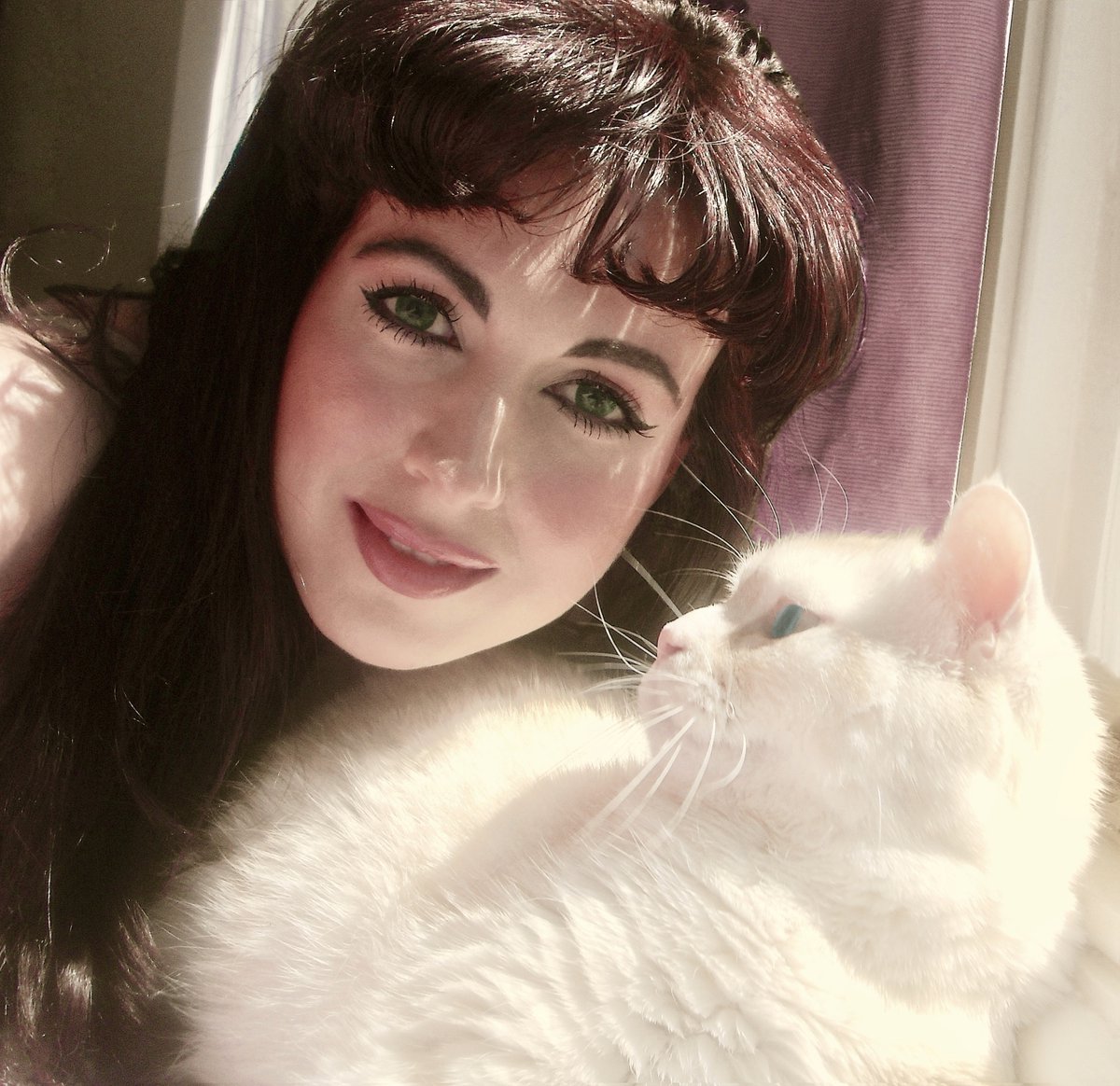 This is my beloved cat Ulysses. Unconditional Love from a Cat is Precious, helps you to keep Emotionally Balanced. instagram.com/akashicgardens/
#cat #unconditionallove #EmotionalIntelligence #Balance #happy #cute #esmeraldablossom #akashicgardens