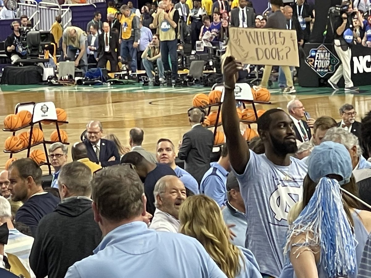 CountessesofUNC's tweet photo. We see you @tpinsonn 🙌😄 #Wheresdook https://t.co/ULDzr9K4JJ