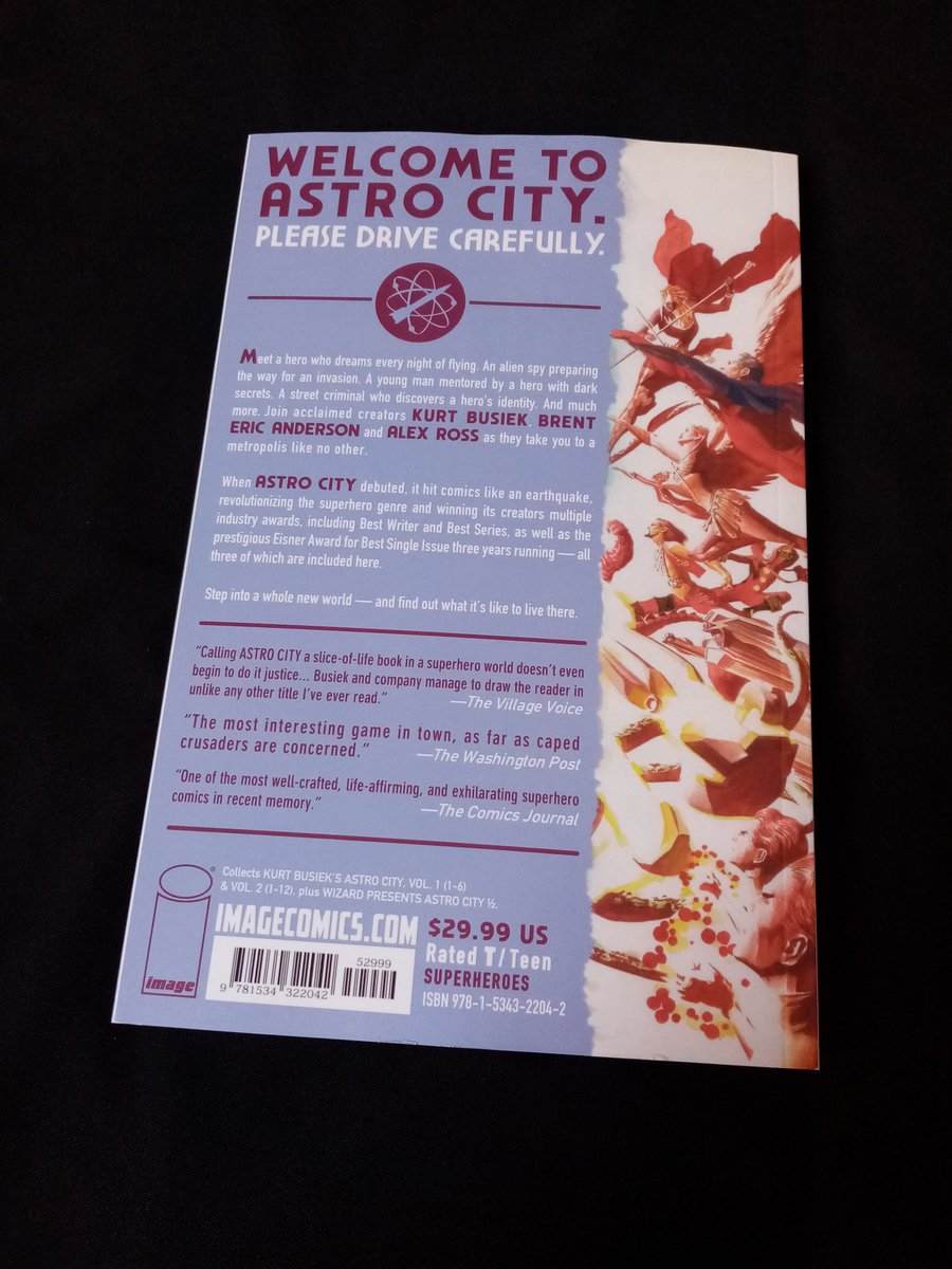 agnhar's tweet photo. Astro City Metrobook vol. 1
Kurt Busiek, Brent Eric Anderson, Will Blyberg, Steve Buccellato, Alex Sinclair, Alex Ross &amp; Comicraft. 
@ImageComics 
@thealexrossart
@KurtBusiek
@Comicraft
@SteveBuccellato

#AstroCity #KurtBusiek #BrentAnderson #AlexRoss #imagecomics #homagecomics https://t.co/7W1U7c35Nw