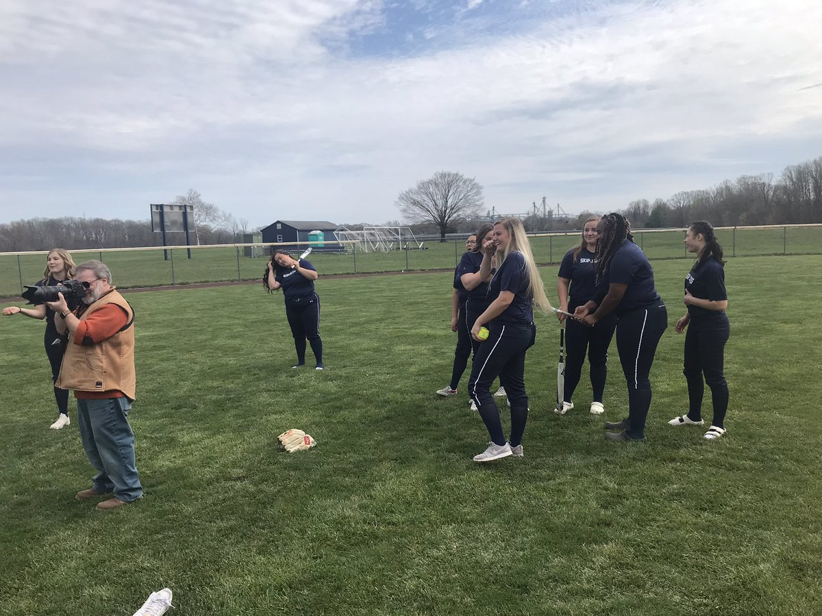 ElzeyMatt's tweet photo. Picture Day at the Peake! Girls got to have a little fun and let their hair down! #skipjacksoftball #chesapeakecollege #chesapeakecollegesoftball https://t.co/pFufW4XYQA