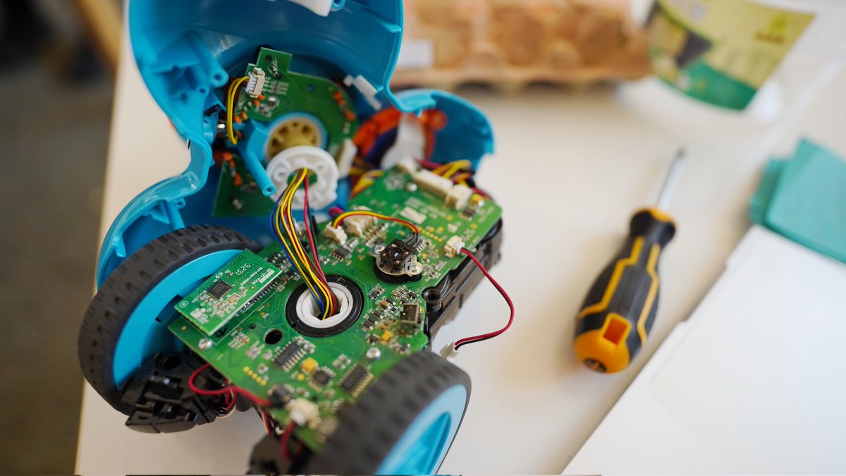 davidleeedtech's tweet photo. Really enjoyed the @ProjectZeroHGSE's Parts, Purposes, Complexities activity where we made observations of an object and got the opportunity to "dissect" it to explore its complexity; to gain a deeper understanding.
#makerculture #makermovement #makerspace #stemchat #steamchat https://t.co/Rb6NCMH1AV