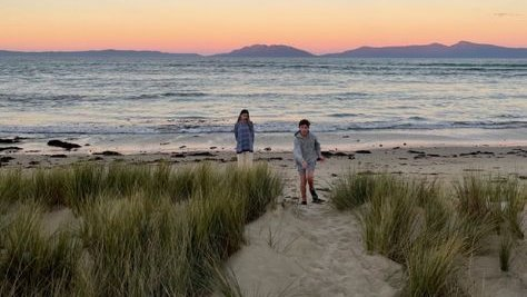 300moods's tweet photo. pov: you stayed at the beach to watch the sunset https://t.co/bIU7c9AzIV