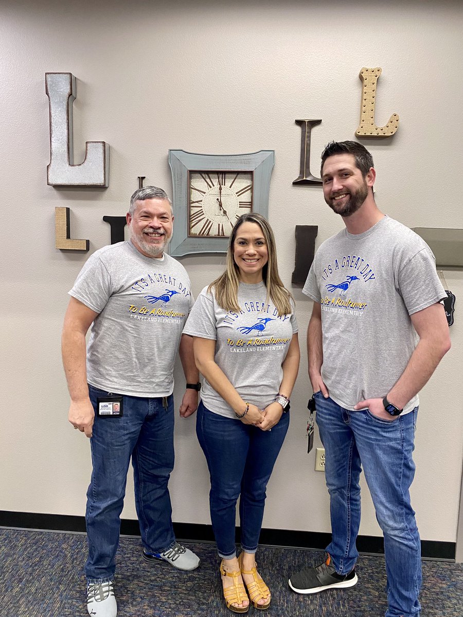 vanunio's tweet photo. Celebrating our very best Librarian-Mrs.Poole and our amazing Assistant Principals- Mr. Ramos, Mrs. Ramón and Mr. Anderson! We appreciate YOU! @LakelandES @will_ramosw @MrsKatiaRamon @AndersonJacobo @daphneypoole https://t.co/KrXHkCY6qa