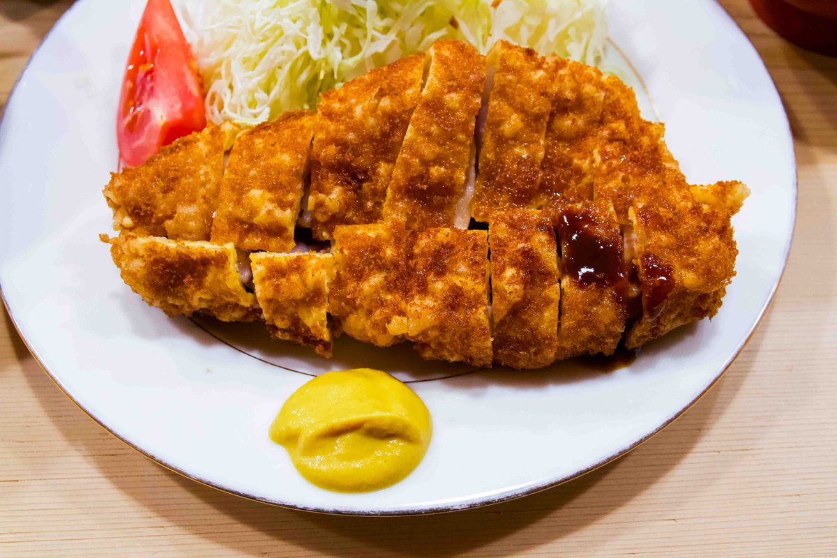 5amRamen's tweet photo. One of Tokyo's most legendary tonkatsu restaurants...TONKI! You'll see more #NotRamen blog posts this year 😃
They're known for their thick panko (deep-fried breadcrumbs):
https://t.co/u50SBPYO5i
#tonkatsu #Japanesefood #Meguro #Tokyo #pork #Japan #Japanfood #5amRamen https://t.co/aYc3gR4NcR