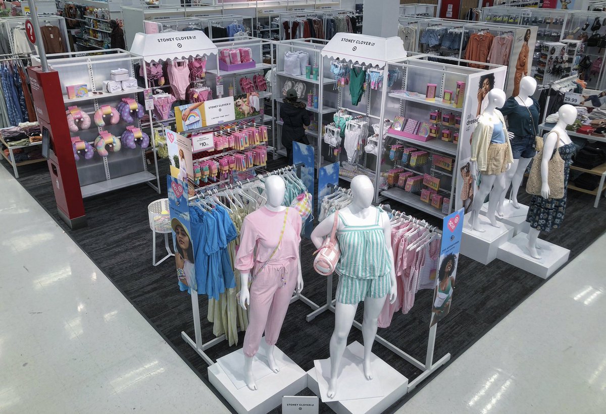 AlejandroC_VM's tweet photo. Summers right around the corner!!!!!
πππ
Quick Recognition to Style TL Jess and TM Alondra on this LTO #StoneyCloverLanexTarget set
Grabbed a quick snap shot before shelves empty out again
#Target
#KingsHighway
#TargetxKingsHighway
#Brooklyn https://t.co/RZ78UWwaei