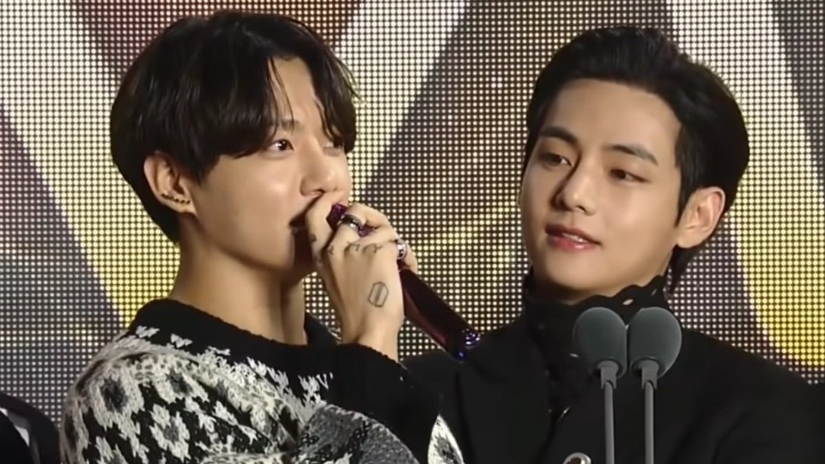 illicitvk's tweet photo. taekook being this trope :( https://t.co/2z3MTOpH6b