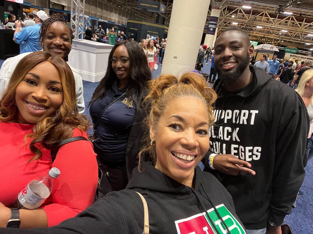 HBCUHeroes's tweet photo. S/O @TurnerSportsPR for hosting @HBCUHeroes for a #NCAA #FinalFour #FanFest career meet & greet. Great opportunity & networking for our #HBCU students. @WarnerMedia #AdamRaphael #ChipJohnson @Glynchcoach @DU_CCPD @du1869 @HipHopPrez @BleuDevilsDAB
@XULA1925 #SUNO @SouthernULaw https://t.co/JmsRzxy9Mk