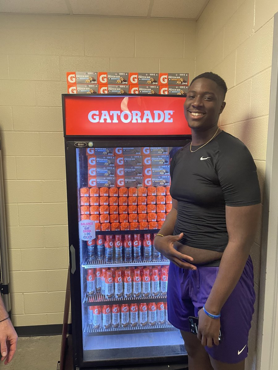 S/O to our DL Coach/Director of Strength and Conditioning Carl Thompson (@CoachThompson91) for constructing a second-to-none <a href="/Gatorade/">Gatorade</a> nutrition station. @SMCISD_Rattlers athletes deserve the best. #RattlerUp