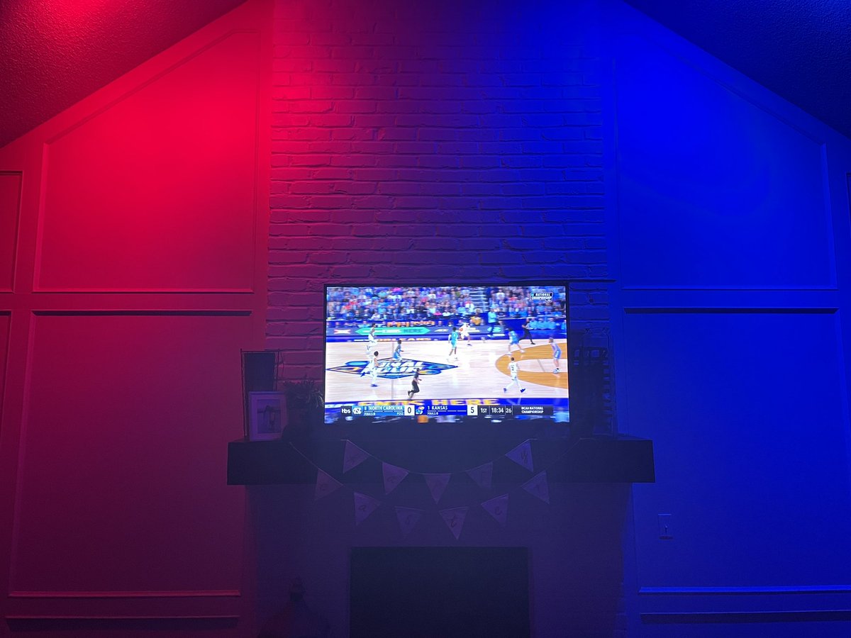 matthewclough's tweet photo. This is a first in my house. #RockChalk  #BeatUNC #DoItForDuke https://t.co/UqxaMcM4WA