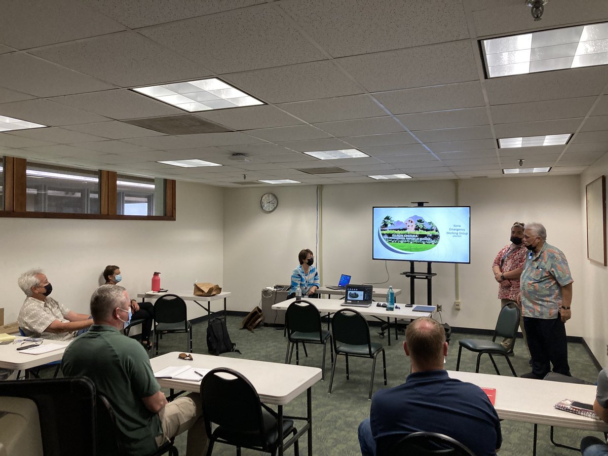 TeamKOA1's tweet photo. First EWG meeting in KOA. United’s Supervisor - Laurent K. Making headway here in KOA focusing on our Emergency Working Group! @GBieloszabski @DJKinzelman @AOSafetyUAL @MikeHannaUAL @united https://t.co/cdToyXzIlU