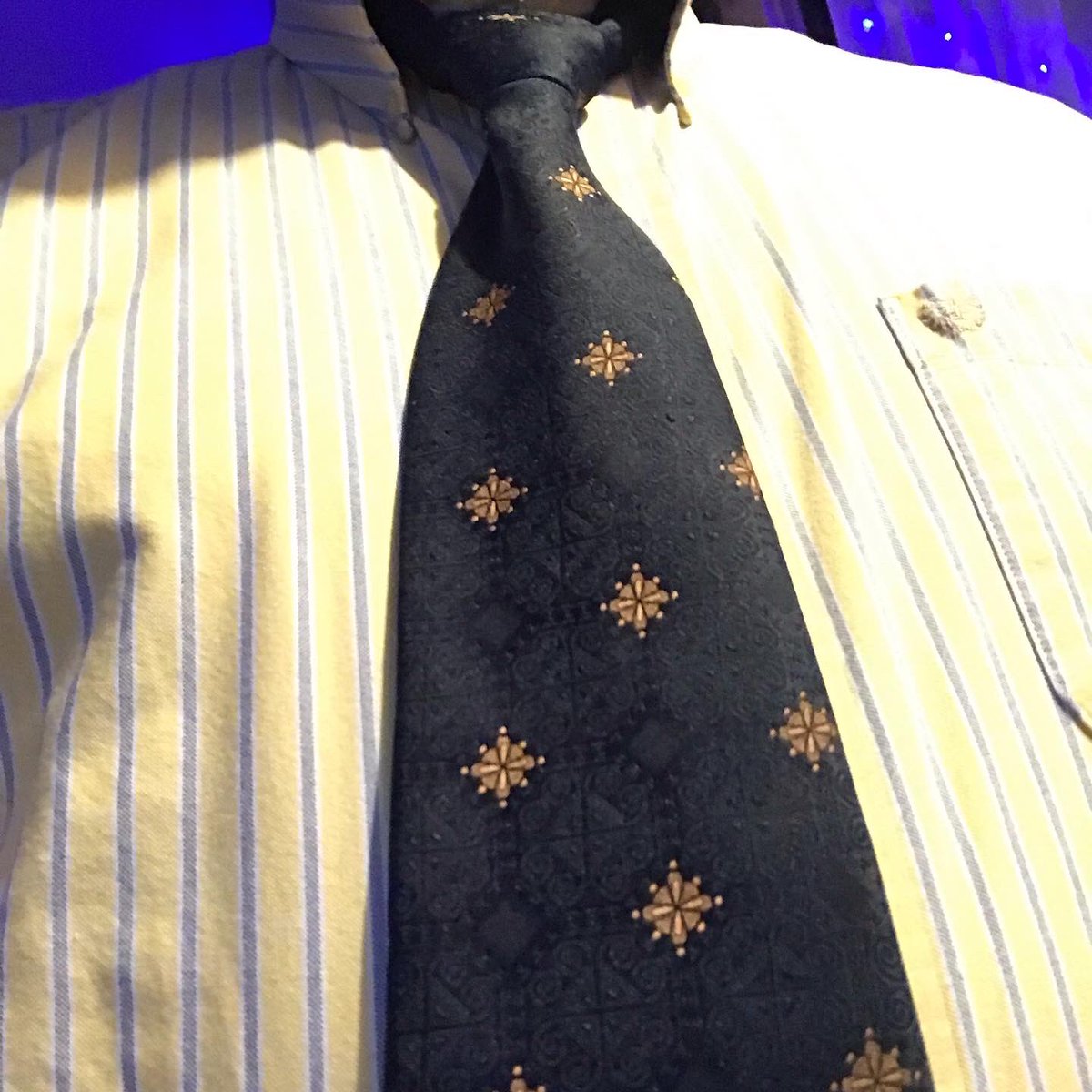 PMFontana's tweet photo. This vintage #GiltEdge compass tie helped me find my way to school today! #paulsties #tiestory #ootd #compass https://t.co/sTIiX3wdEk