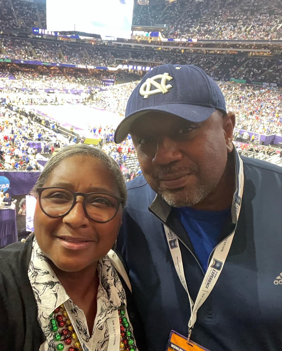 syhward's tweet photo. #UNCselfie Section 304 Row 10: 1&2 https://t.co/3zIbsv7iJi