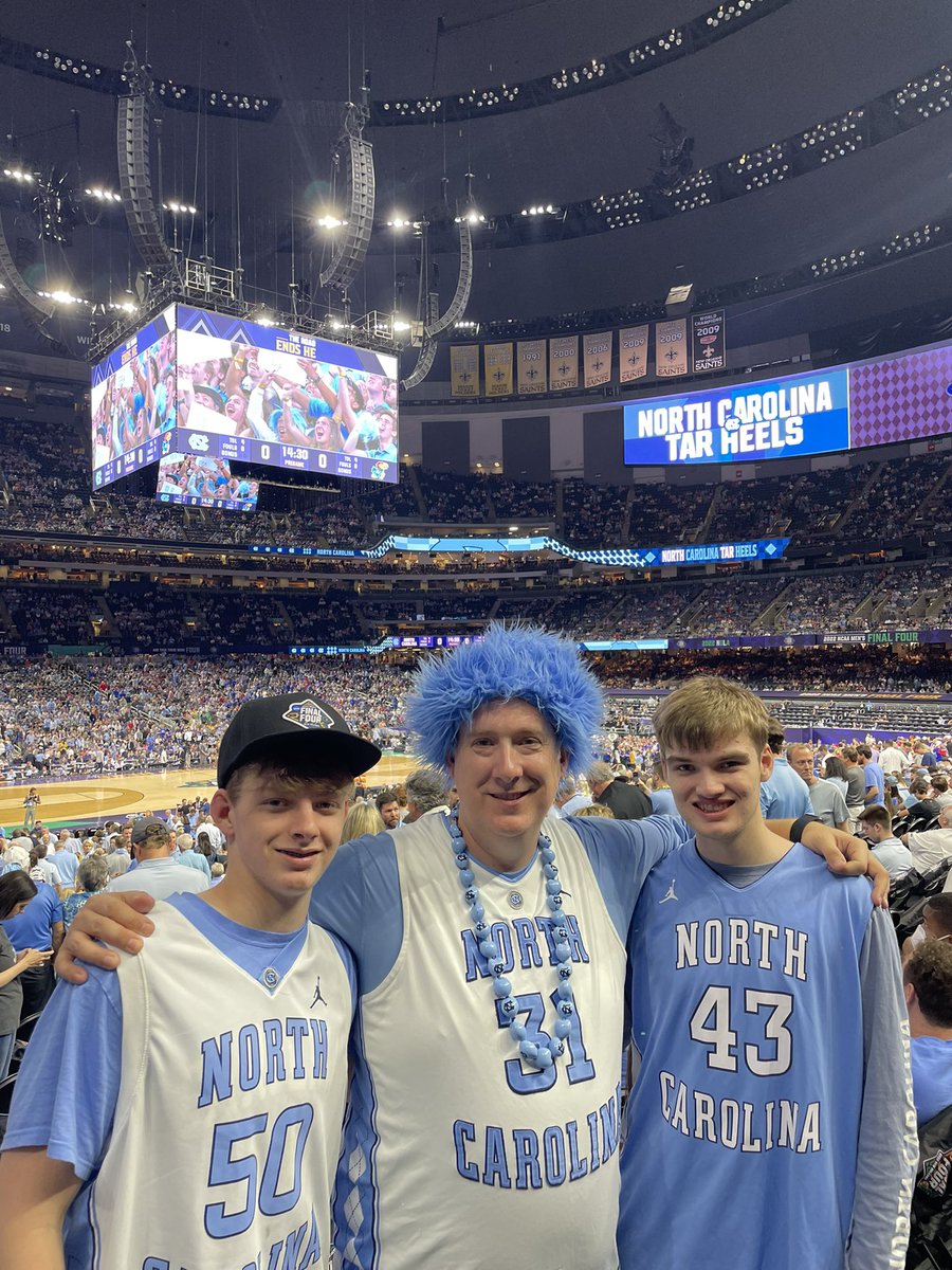 TARDEVIL477's tweet photo. #uncselfie https://t.co/yPdLObnwJg