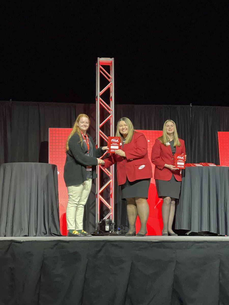 aurora_fccla's tweet photo. Won a Gold Chapter Award! #aurorahuskies #nefccla https://t.co/OgiCqVnGR5