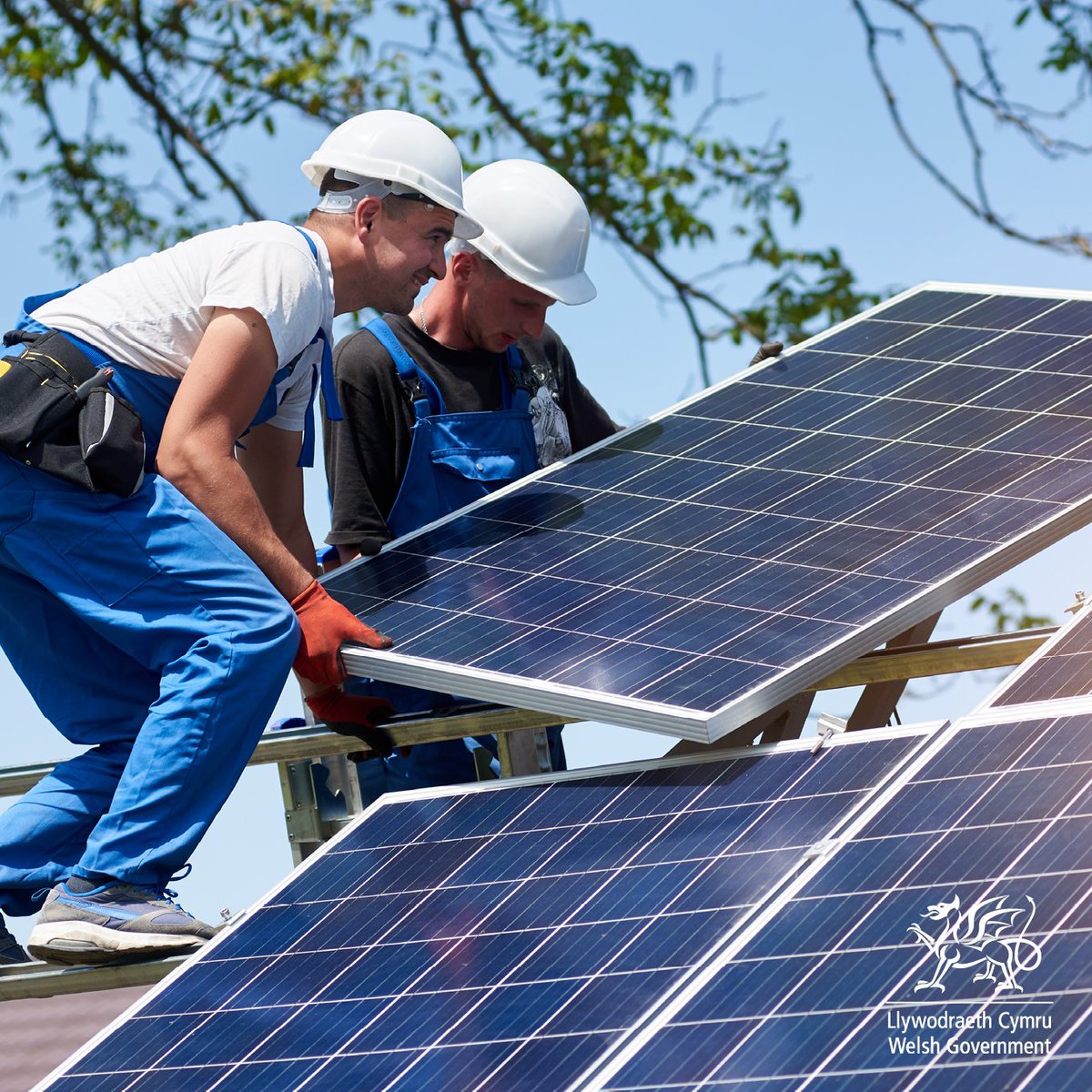 We want to create a Wales that produces enough renewable energy to meet its needs.

We’re supporting groups like <a href="/egnicoop/">Egni</a> with projects to install solar panels on public buildings, to lower carbon emissions and reduce energy bills.

More info here 👇
gov.wales/schools-and-pu…