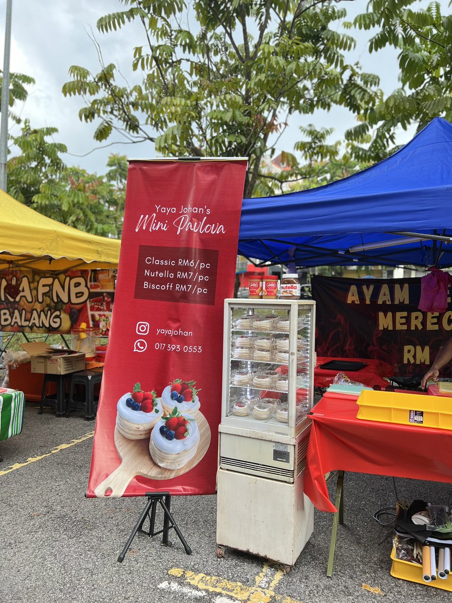 YayaJohan's tweet photo. Hi orang bangi and kajang! 

Craving for pavlova? Come and visit us at : 
📍Bazaar Ramadhan Bdr Seri Putra Bangi
for the cheapest yet the best pavlova in town! ♥️

Classic RM6/pc
Nutella RM7/pc
Biscoff RM7/pc 

Help me rt this pls, it means so much to me 🙏🏻 https://t.co/2YFiPQNAeZ