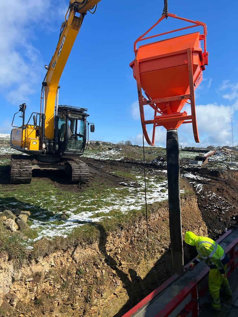 ulslifting's tweet photo. Happy customer day 😀🪝
@ulslifting for all your construction site equipment . Photos shared from happy customer TH Construction receiving fast next day delivery of the Eichinger concrete pouring skip from https://t.co/PfF23hUs6R https://t.co/MMh4HkdILA