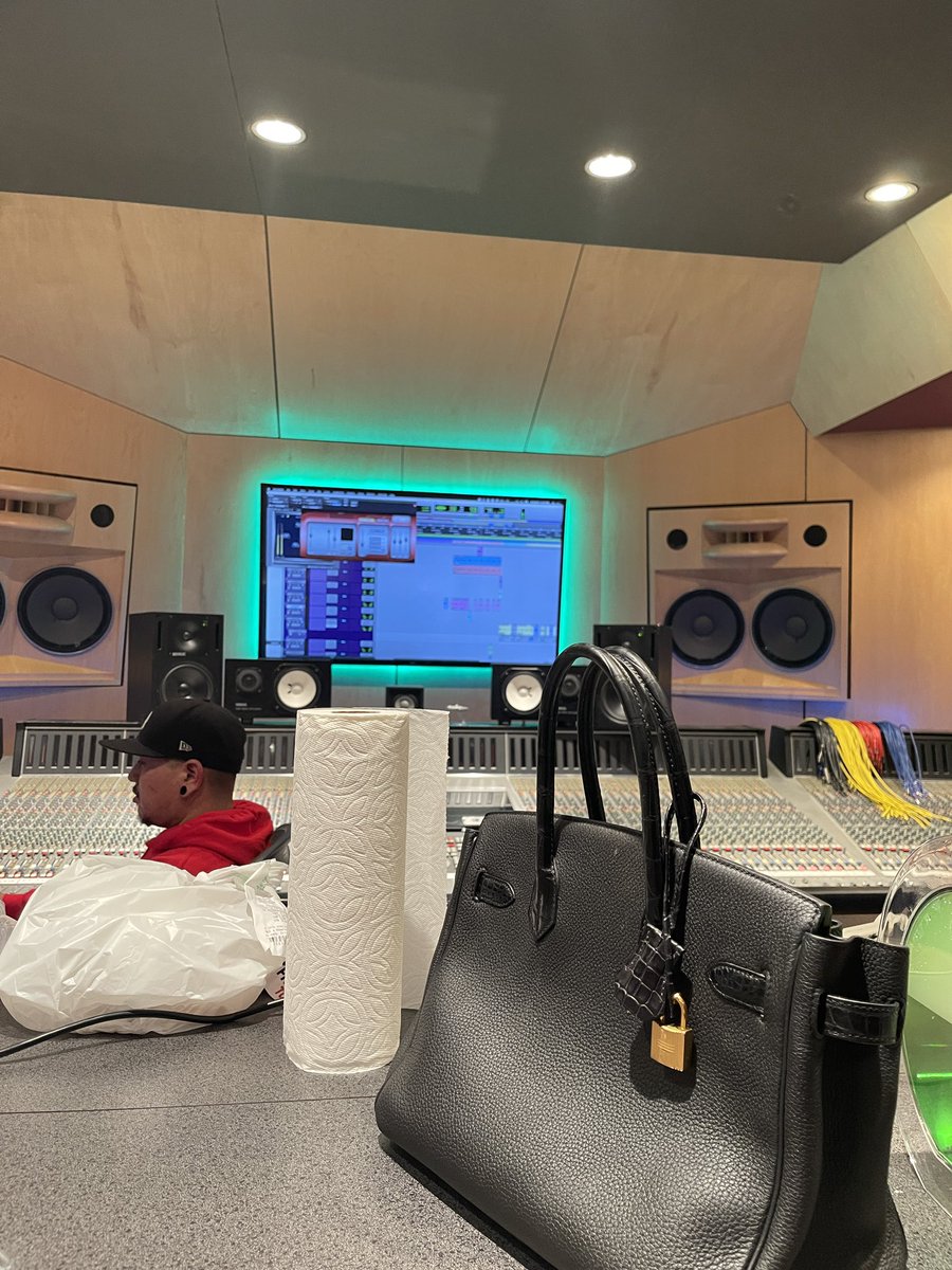 Latto's tweet photo. I just had to do a verse no cussing no sex talk nothinggg lol it was fun tho and I killed it ☺️ https://t.co/jDCHj4mOih