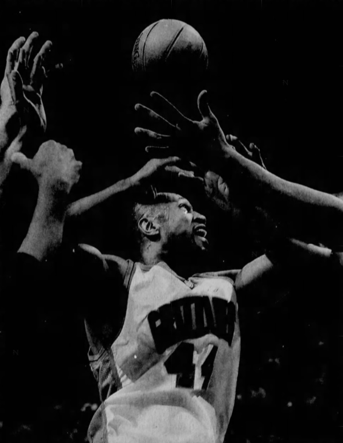 4/4/01 - With only 8 games left before re-locating to Memphis, the still Vancouver #Grizzlies (22-53 &amp; 100-353 all-time) won the franchise's 100th game w/a 86-78 win over the LA Clippers. VAN went on a 21-0 run in the 3Q to seal it. <a href="/ShareefAbdur_R/">Shareef Abdur-Rahim</a>: 24p/6r/4a. Bibby: 14p/13a.