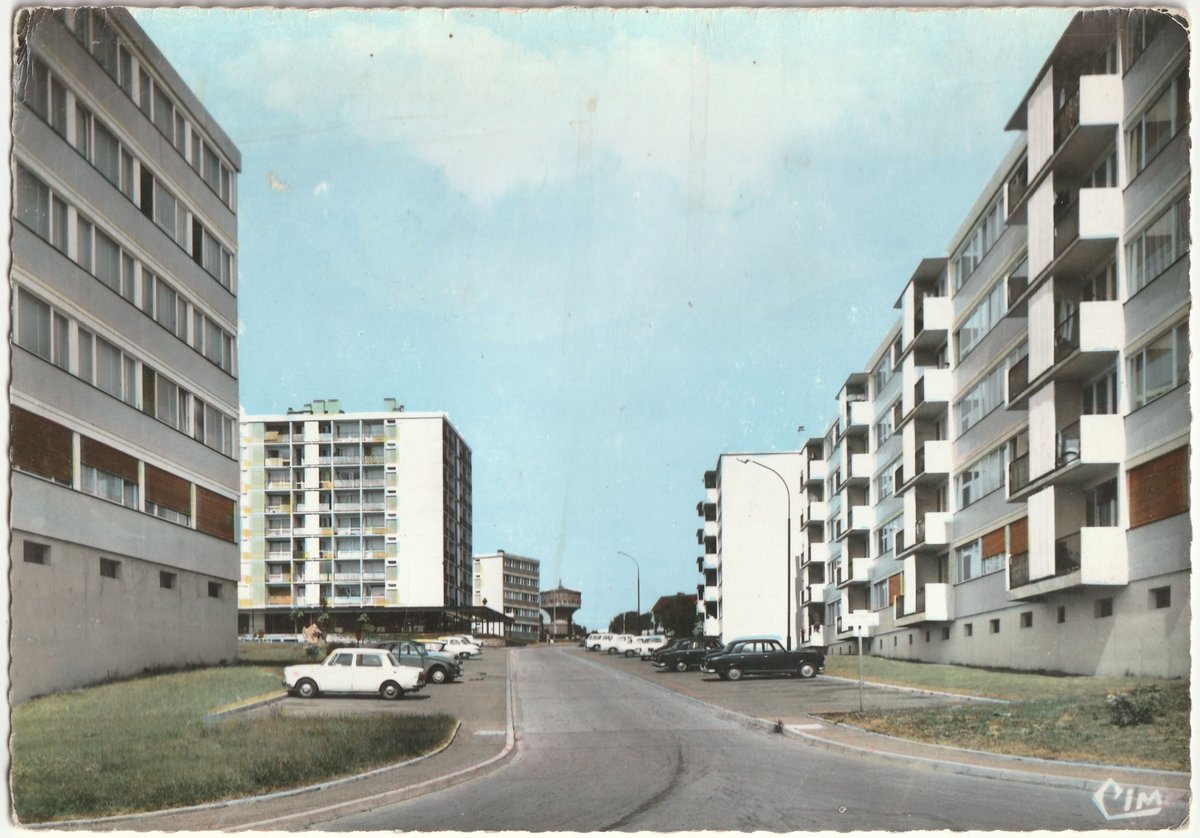 Un jour, une ZUP, une carte postale :  Ermitage (Corbeil-Essonnes)