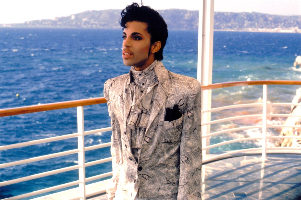 princ3ipal's tweet photo. #Prince #UnderTheCherryMoon #CabbageHead

Prince filming scene from Under The Cherry Moon at Hôtel du Cap-Eden-Roc, Antibes - France. Probably September 1985 https://t.co/LAhdS6N48w