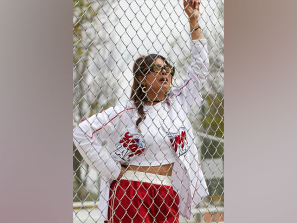 ani_digital's tweet photo. Priyanka Chopra opts for a sporty look at her husband Nick Jonas' baseball match
Read @ANI Story | https://t.co/LdEGrKjRjn
#PriyankaChopra #NickJonas #JeeLeZaraa #baseballmatch #Citadel https://t.co/65Zc7y07PC