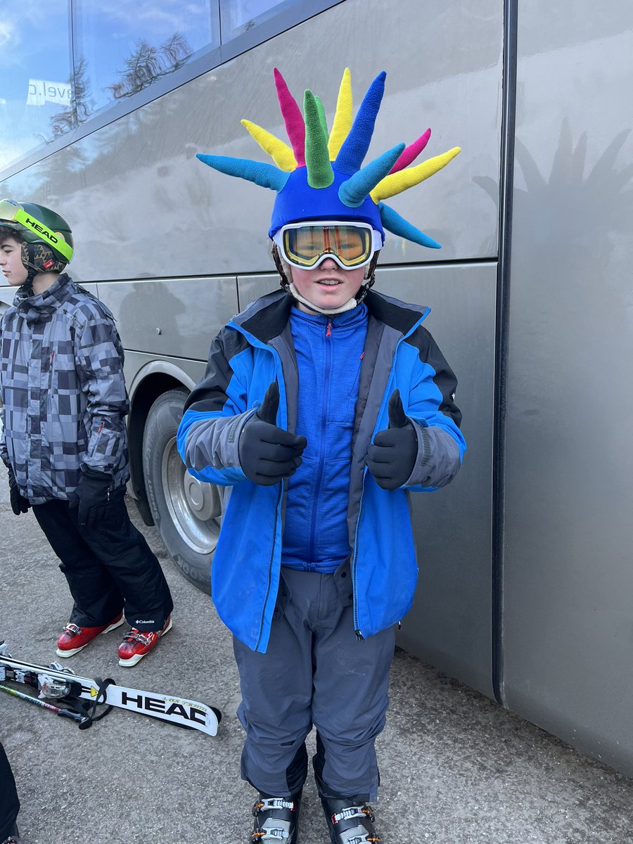 James is ‘Wally’ of the day today for losing his ski pass on the first day!! Lesson learnt, we hope. 🤞🏼⛷