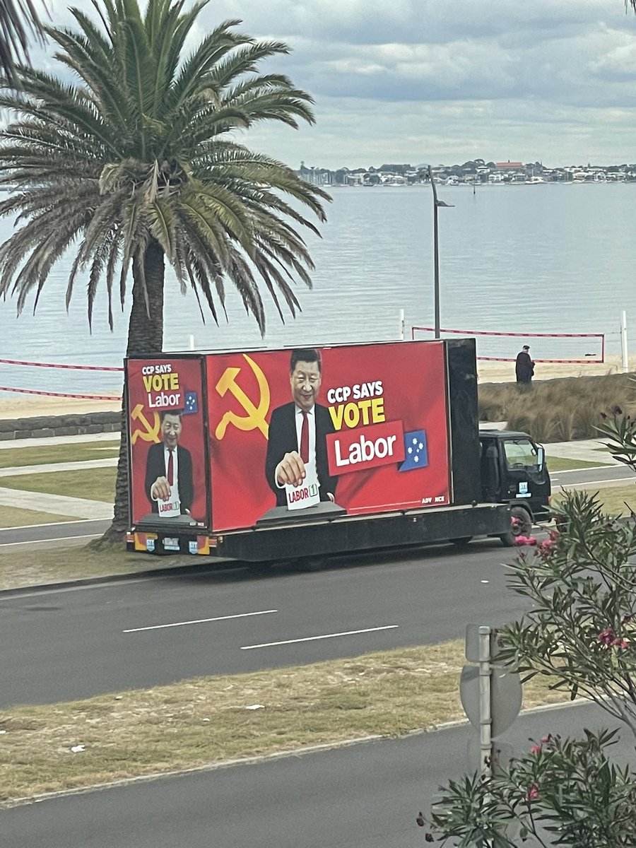 normanswan's tweet image. Seen in Melbourne. Gonna be a fun campaign.