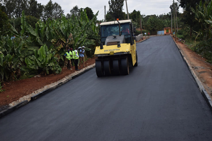 Ongoing upgrading works of Riabai shopping center roads in Kiambu Municipality to bitumen standards. Upon completion, traders and customers in this area will enjoy an improved access to their local shopping centre.#Big4Agenda #MakingKenyanTownsWorks