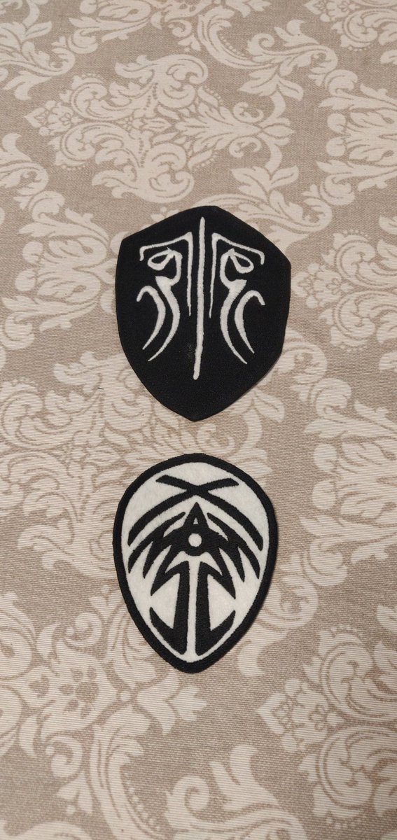 Hago parches de cualquier símbolo del cosmere por encargo de aproximadamente 10cm, si queréis más información por privado os informo de todo 😉✨