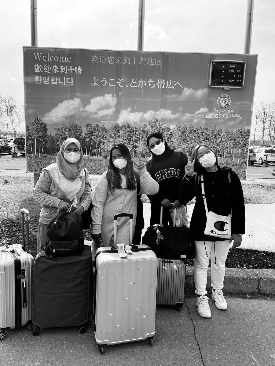 RIYUERAI's tweet photo. 無事に入国できて良かったな！
日本へようこそ‼︎

＃インドネシア送り出し機関
＃特定技能
＃登録支援機関
＃技能実習生監理団体 https://t.co/eR27SahEPo