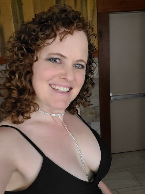 Little black dress night was a lot of fun https://t.co/GF9ezZjPbx<a href="/tag/30daysoflingerie"class="tags"><span>#30daysoflingerie</span></a>
