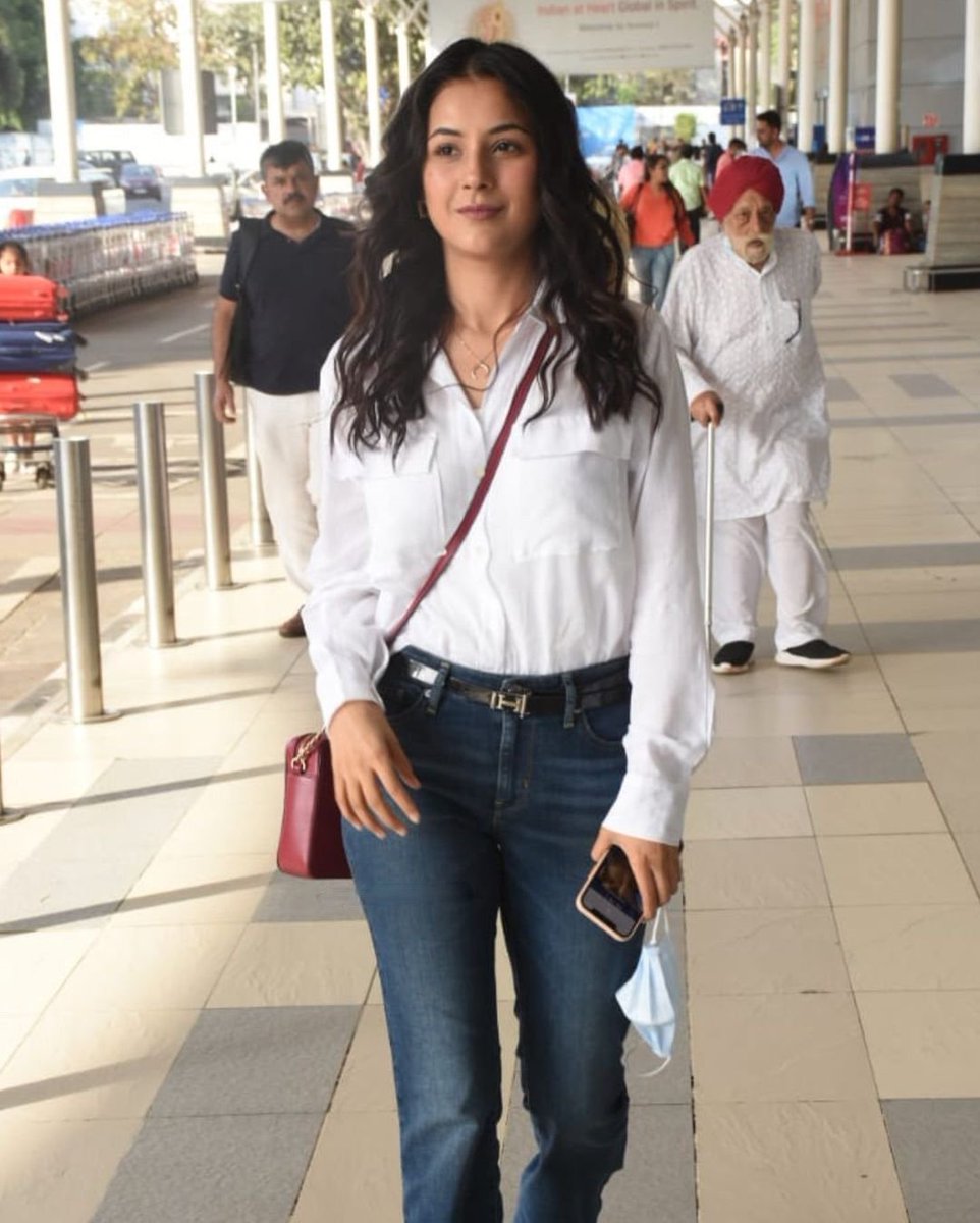 Shehnaaz Gill Looks Enchanting As We Spotted Her At Airport Yesterday 
.
.
.
.
#shehnaazgill #shehnazgill #sidnaaz #sidnaazians #sidnaazlovers #sidnaazforever #sidnaazmoments #shehnaazians #shehnaazkaurgill #shehnaazgillwinninghearts #sidharthshukla #sidhearts