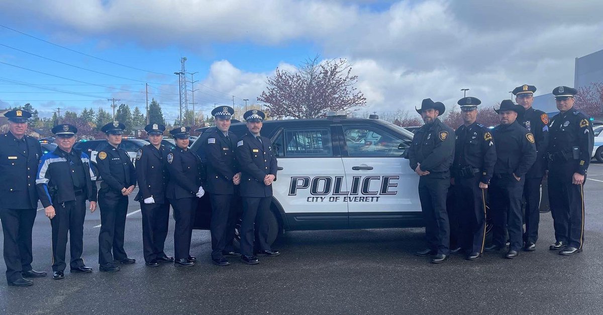 bftfnyc's tweet photo. Our members attended the Memorial in Everett, Wash. for officer Dan Rocha, who was fatally shot in the line of duty while confronting a suspect in a parking lot late last month. May he rest in enteral peace. 💙👼🏼 👮🏼♂️
#backtheblue #brotherinblue #nypd #washingtonpolice https://t.co/CoIuTLOXP0