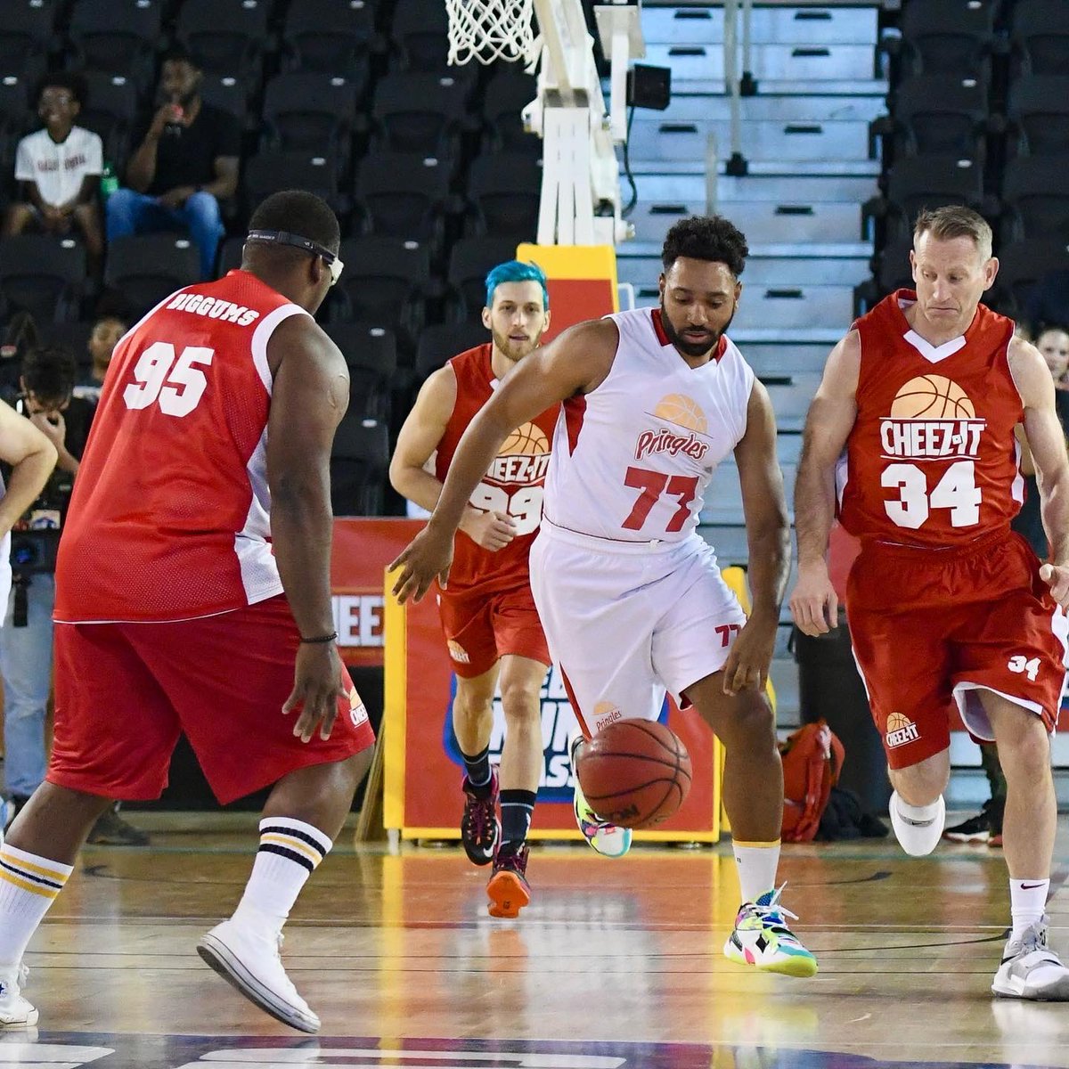 jdwitherspoon's tweet photo. The Most Unorthodox Handles in the Game lol Thanks @KelloggsUS for inviting me to play 🏀 

#CelebrityCrunchClassic #TeamPringles #JDLoveDaKids #BallisNotMyLife https://t.co/WbxxsMirDK