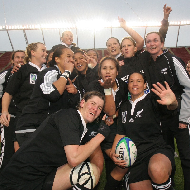 BlackFerns's tweet photo. Come join us on a trip down memory lane, as we look back at the Black Ferns side that won the 2006 @rugbyworldcup final 🙌🏾

#RWC2021