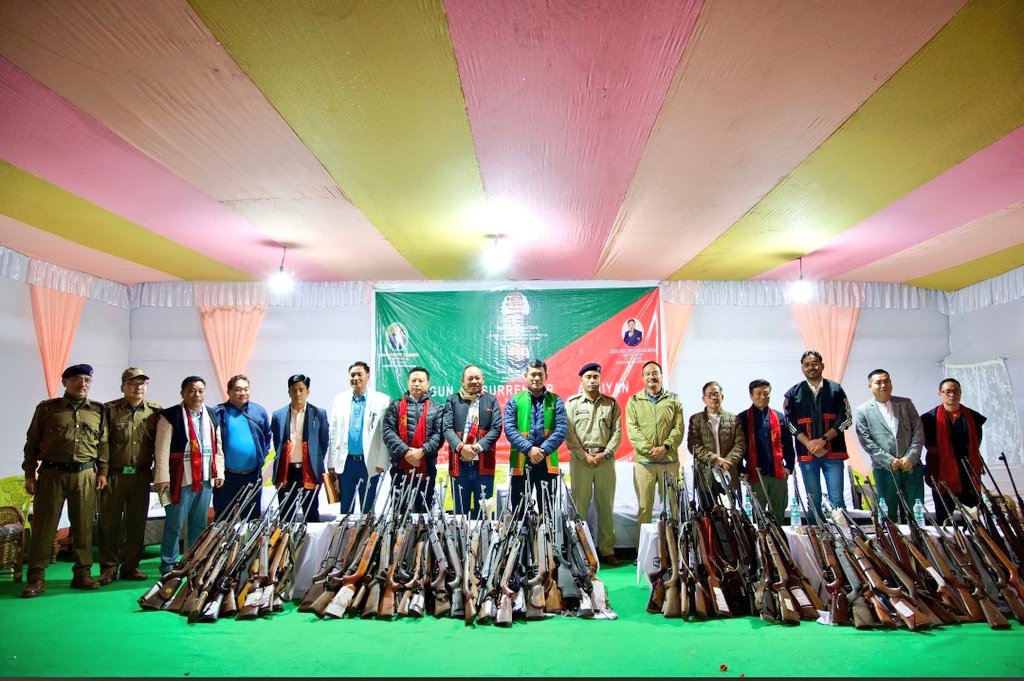 ArunForests's tweet photo. 110 airguns were surrendered by the people of #Boleng in #Siang district under Yingkiong FD as a part of #AirgunSurrenderAbhiyan. HM (EF&CC) @NatungMama and Hon. Advisor (EF&CC) @KumsiSidisow attended the event organised at Boleng with participation frm people in large numbers. https://t.co/U3xUgFbHB7