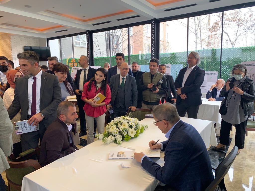 uygursesi's tweet photo. Gelecek Partisi kurucu ve yöneticileri Kütüphaneler Haftası münasebetiyle kaleme almış oldukları kitapları imzalamak için Ankara’da buluştu. Başta Genel Başkan Sn. Ahmet Davutoğlu olmak üzere yazarlar,her sahadan gazeteci, politikacılar ve uygur akademiye başkanı katılım sağladı. https://t.co/9GKrheu1RG