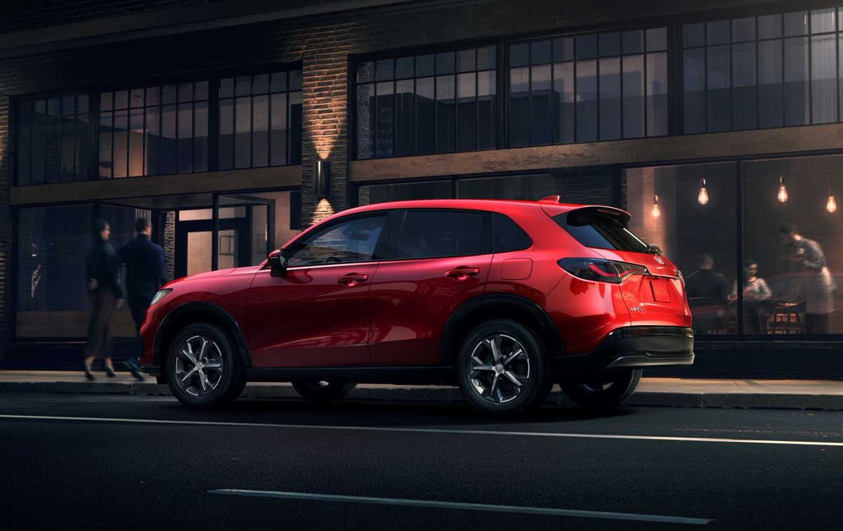 DriveMx1's tweet photo. Se presenta la segunda generación del #Honda #HRV 2023 para el mercado americano

Este SUV presenta una línea de cintura horizontal baja, un cofre más largo, una parrilla más grande, una postura más ancha, es más grande que su predecesor, con una distancia entre ejes más larga. https://t.co/RkV75XxpnG