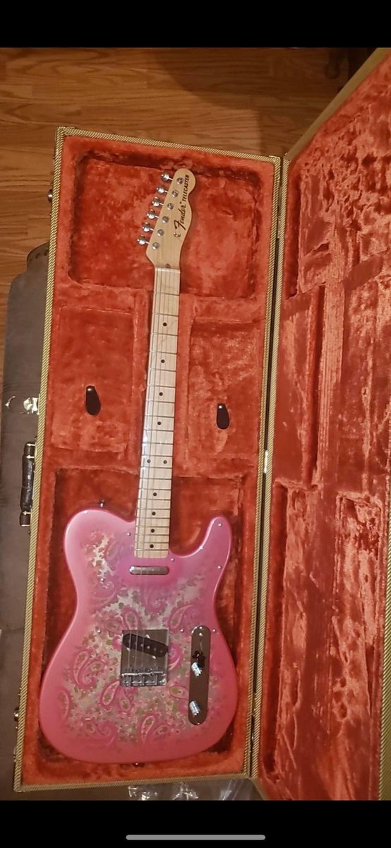 Tara_NotTerra's tweet photo. Today these things, along with many other personal belongings, were stolen from my son’s truck while he was at work. Memphis/Desoto Co friends, keep your eyes posted for anyone trying to sell any of this music equipment. #thievessuck https://t.co/dSKo5uKL74