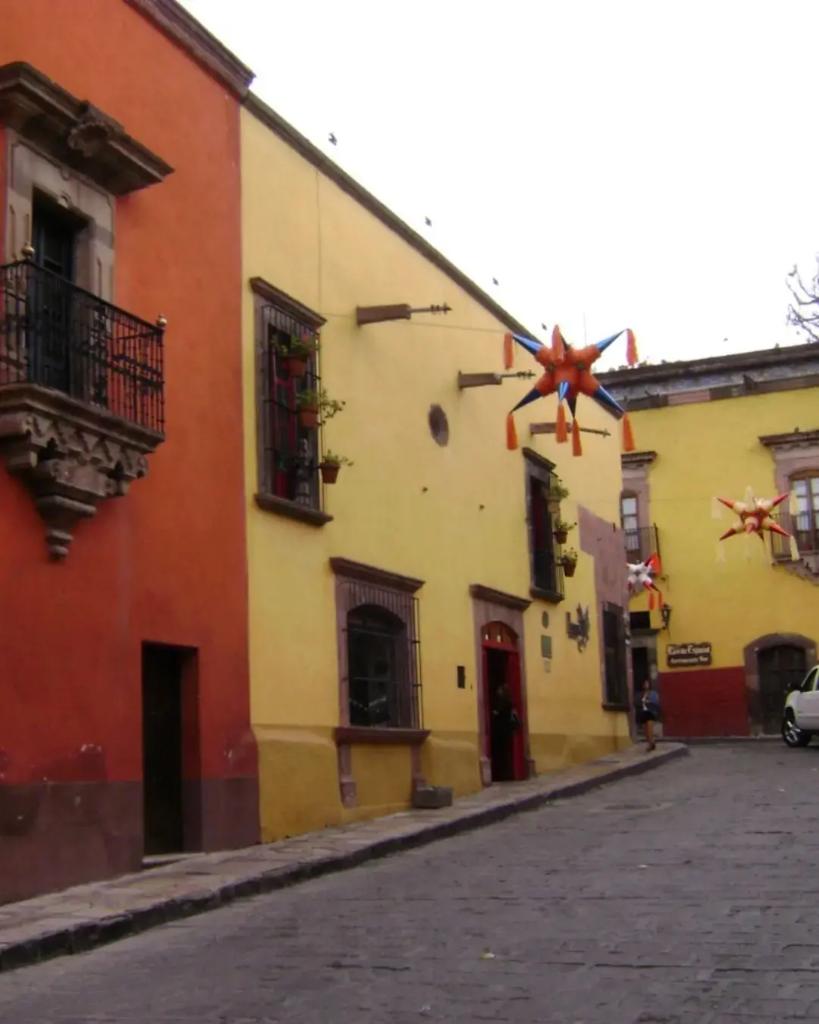 Juna_amiko's tweet photo. En la urbo San Miguel de Alllende

#meksiko 

#esperanton
#Esperanto 
#esperantolingvo 
#esperantobildoj 
#esperantofilmoj
https://t.co/Xr4PWiUqBe https://t.co/dwghUnJFdf