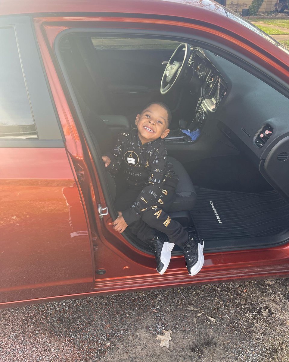 T_prater4's tweet photo. I’ll do whatever to see you smile 🙏🏾 happy birthday again love you son ❤️ https://t.co/l7j7TbG9o2