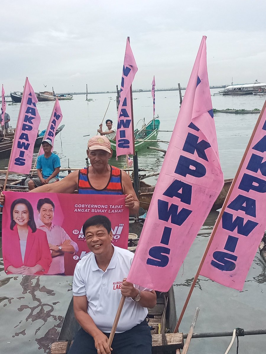 BL4Senator's tweet photo. Sa kabila ng makulimlim na panahon, mainit na pinakita ng mga mangingisda ng Binangonan, Rizal ang kanilang suporta sa mga makabayang kandidato na sina Elmer "Ka Bong" Labog, Neri Colmenares, at Anakpawis Party-list https://t.co/XXQCTIOYgO