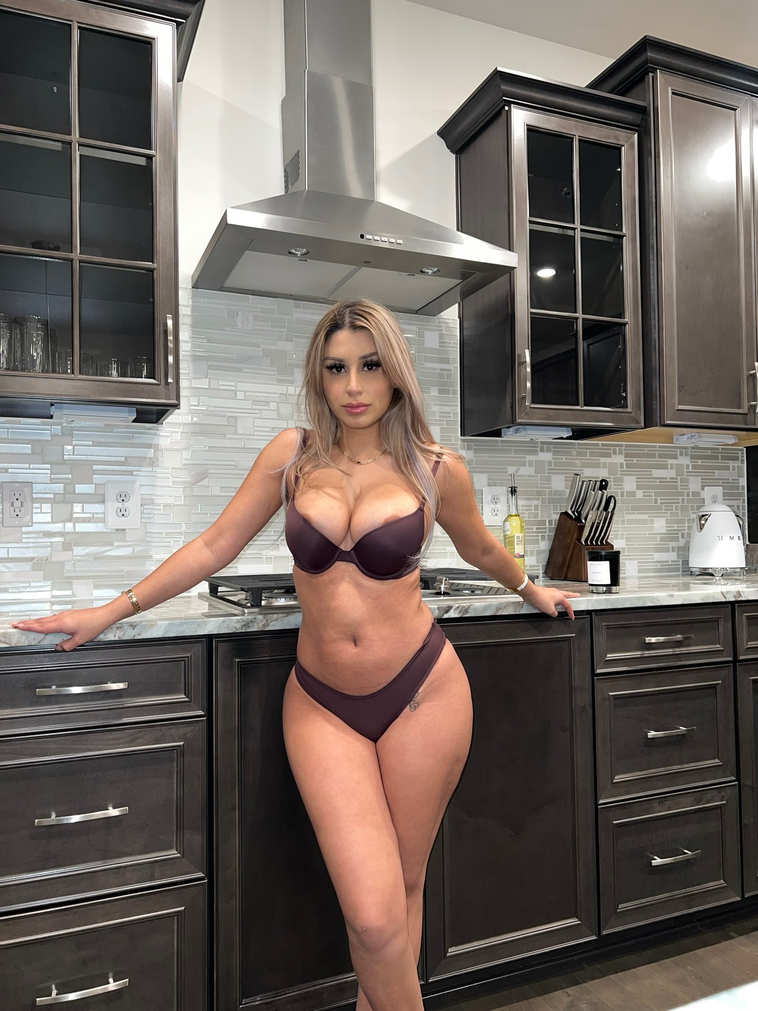 naz on Twitter: "Can i cook you dinner with just this on? https://t.co