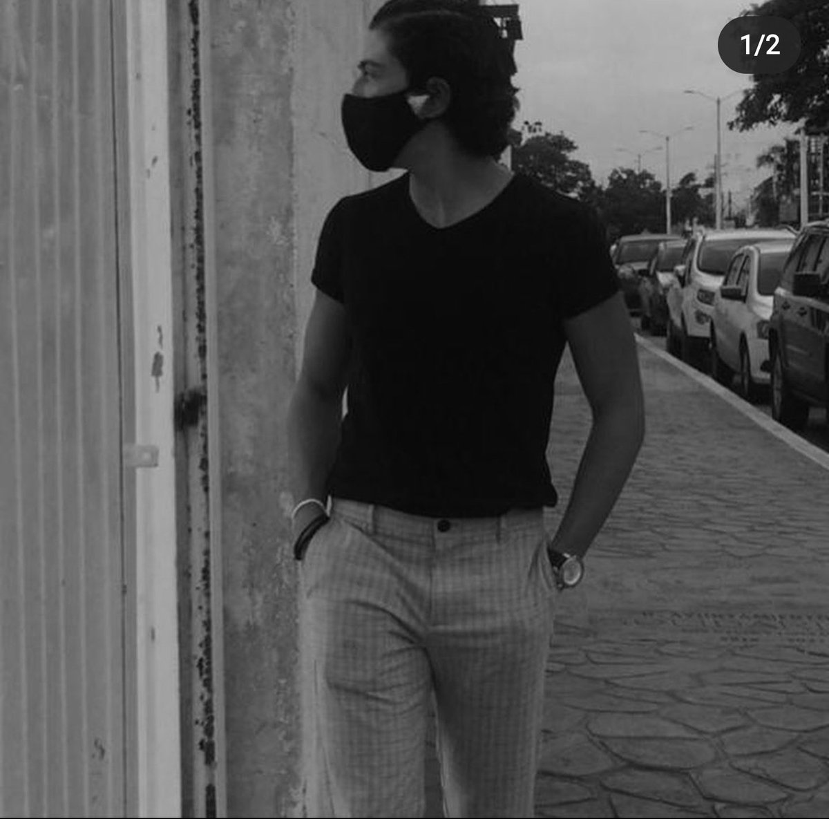 LmpLegion's tweet photo. Ayyyy ayyyy 😍😍 a más de uno hace dudar de su sexualidad. Nuestro PabliMix caminando por la calles de Qatar listo para los partidos. Rockeando la nueva colaboración LegionXdior @Dior 
#VamosLegion #APorLaCopa 😍❤🖤 https://t.co/aWiib1kjBj