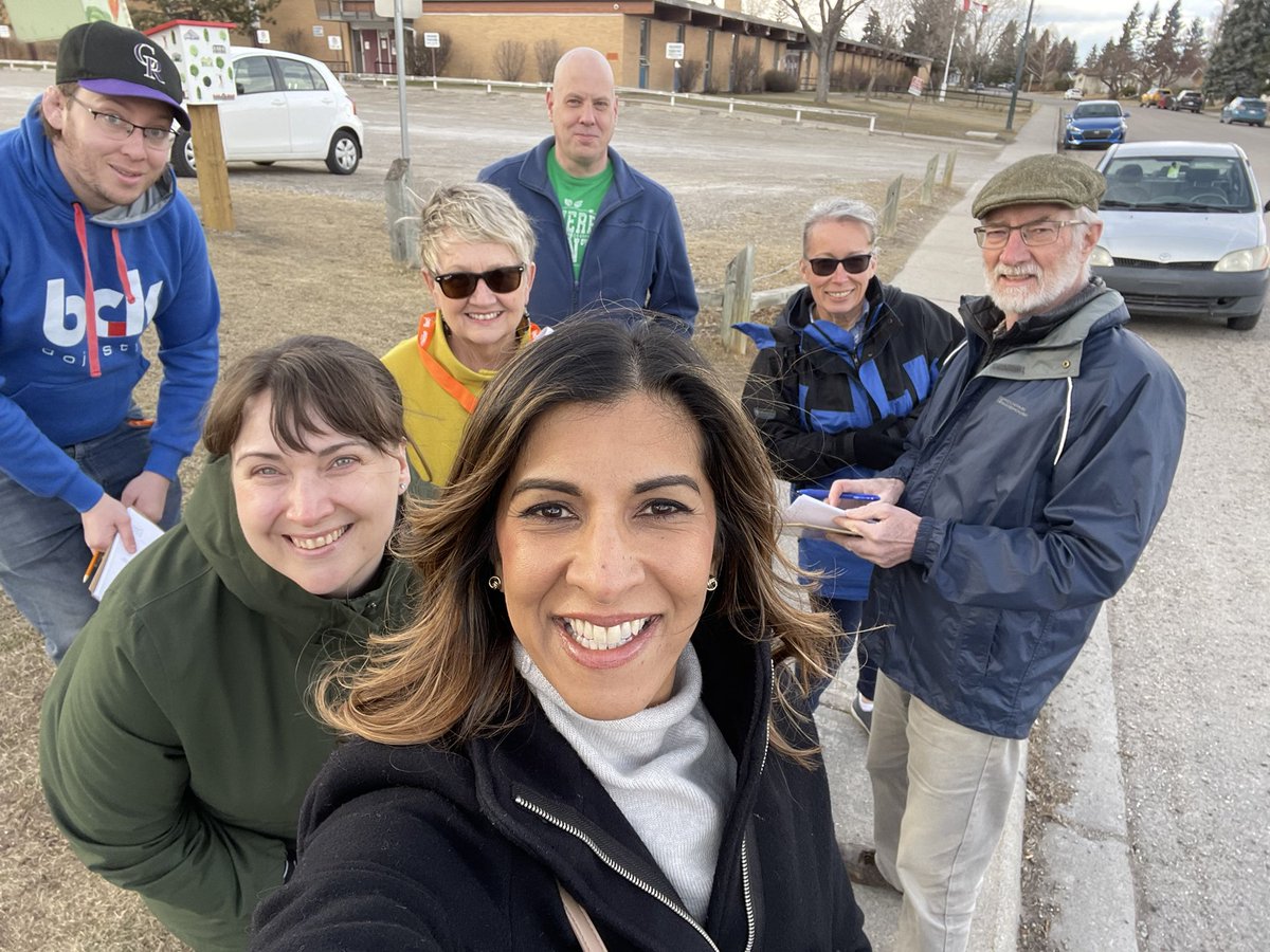 pancholi_rakhi's tweet photo. Went doorknocking out in Calgary-Acadia tonight with this great crew and we found so many supporters and new volunteers! 🧡

Not surprisingly, many of the people here were especially unimpressed with their current MLA. They definitely deserve better. 😉 #ableg #yyc https://t.co/C5vRR5oz8g